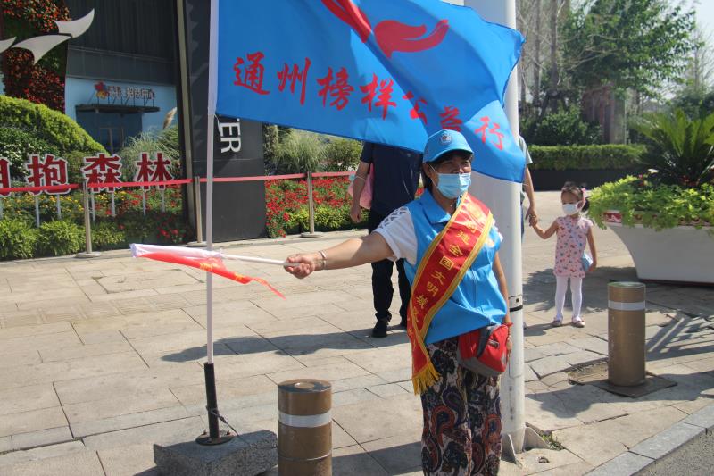 <strong>“双男”“鸡鸡”“捅”“射”</strong>